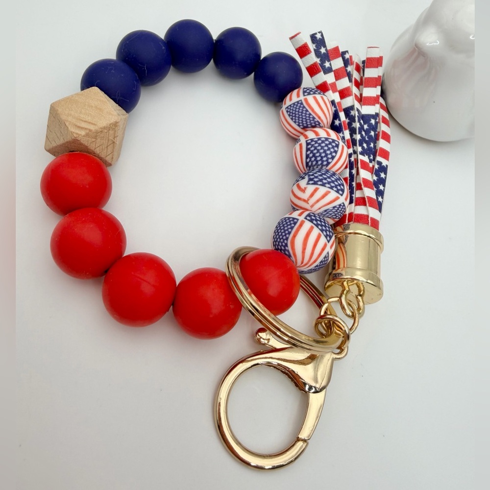 USA KEYCHAIN BEADED BRACELET